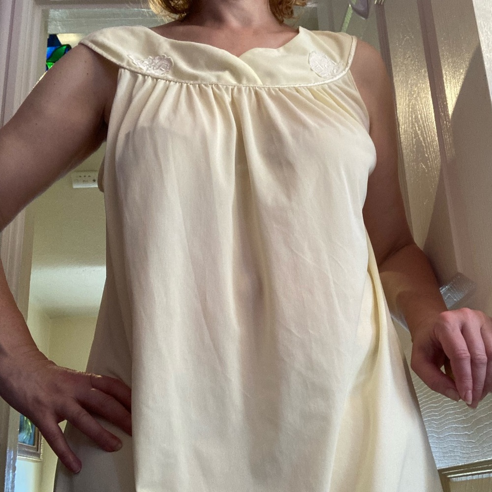 Vintage Yellow Nightgown with White Roses and Trim by Aristocraft - Size L